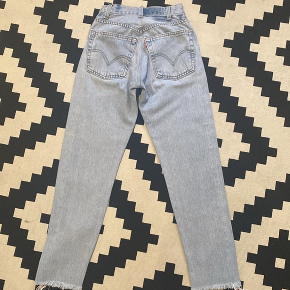 Vintage LEVIS Classic Light Blue Women's Jeans - Picture 16 of 16
